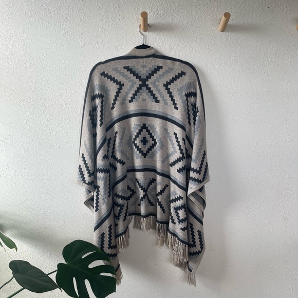 Left on Houston Tribal Motif Knit Poncho with Fringe - Picture 2 of 5